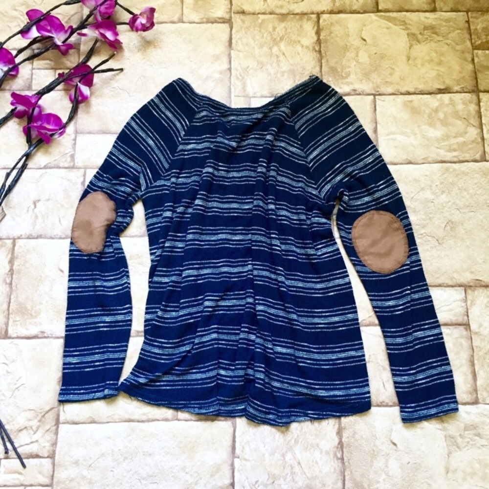 Stylish Top from Buckle elbow Patches